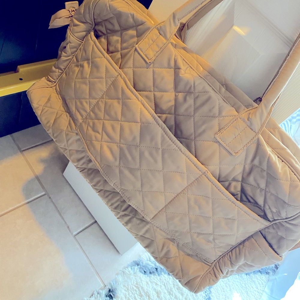 Vera Bradley tan performance twill bag w/shoulder strap & luggage sleeve